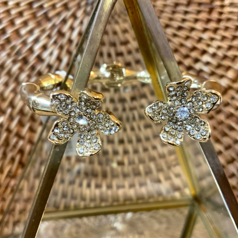 Lilly Pulitzer Bracelet “Beach Club Blooms” GOLD CRYSTAL FLOWER⭐️NWT Hinge Cuff - Picture 15 of 16